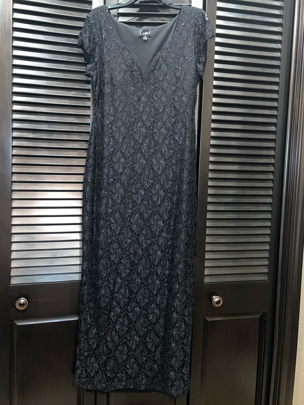 Black Lace V-Neck Maxi Dress